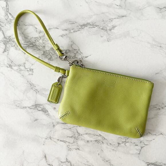 Coach Light Lime Green Soft Smooth Leather Zip Top Wristlet Classic hangtag - Picture 2 of 12